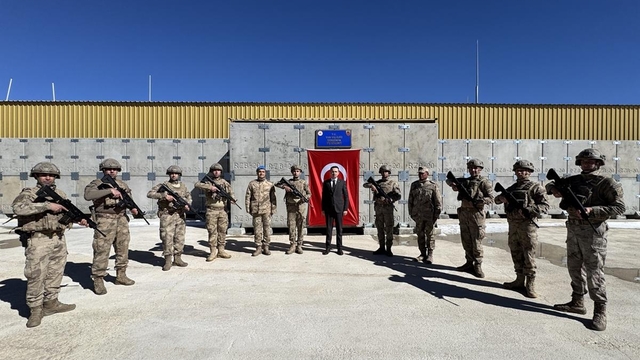 Çaldıran Kaymakamı Bakan'dan üs bölgesine ziyaret