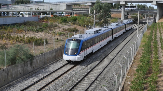 İzmir'de Büyükşehir Belediye Meclisinde İZBAN'a zam kararı