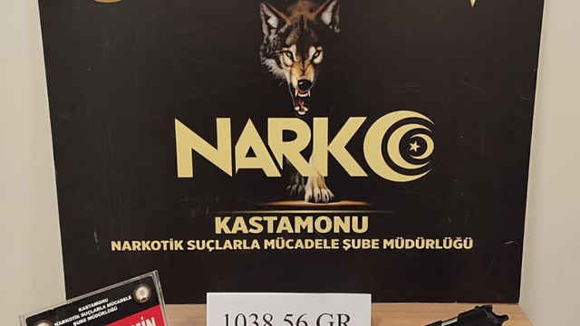 Kastamonu'da yol kontrolünde uyuşturucu bulunan tırın sürücüsü tutuklandı