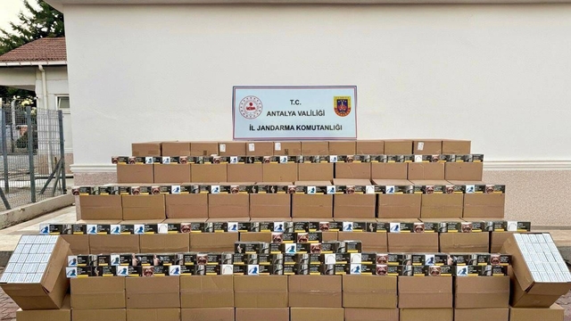Antalya'da jandarmadan kaçak tütün operasyonu