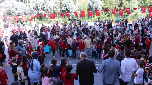 Siirt'te 1500 öğrencinin katılımıyla "Aile" temalı resim şenliği düzenlendi