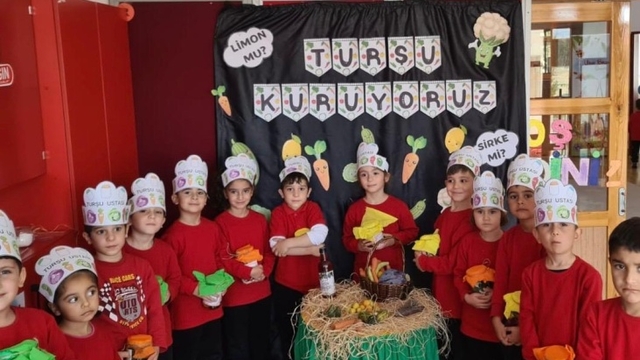 Ulaş Anaokulunda turşu kurma etkinliği düzenlendi