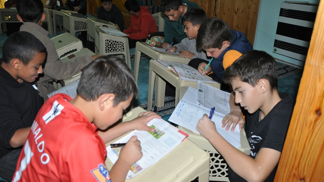 Gemerek'te camide çocuklar için etkinlikler düzenleniyor