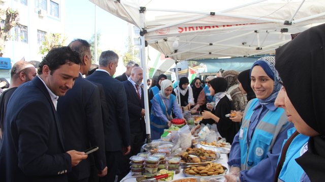 Cizre Müftülüğü Gazze yararına hayır çarşısı açtı