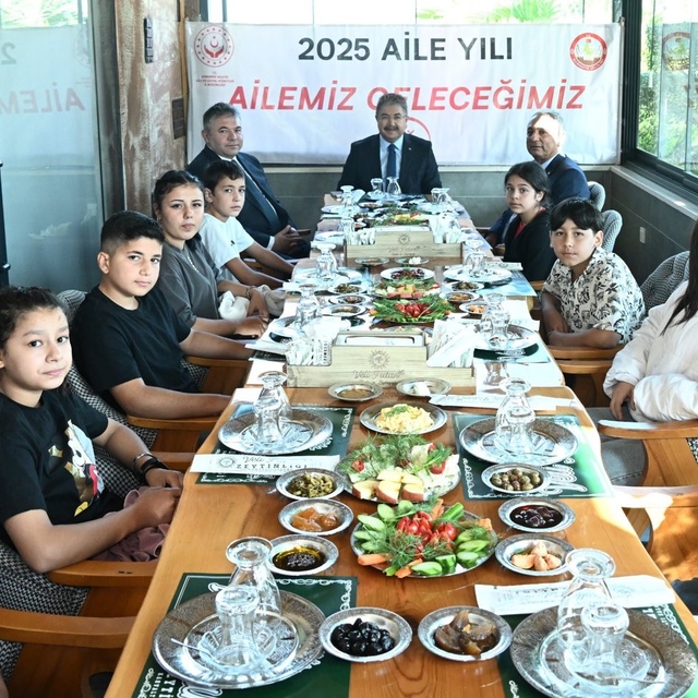 Osmaniye Valisi Erdinç Yılmaz öksüz ve yetim çocuklarla buluştu