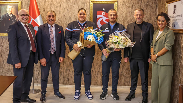 Milli boksör Havvanur Kethüda Trabzonspor Kulübü'nü ziyaret etti