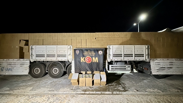 Kırşehir'de tırın dorsesinde 9 milyon 800 bin makaron ele geçirildi