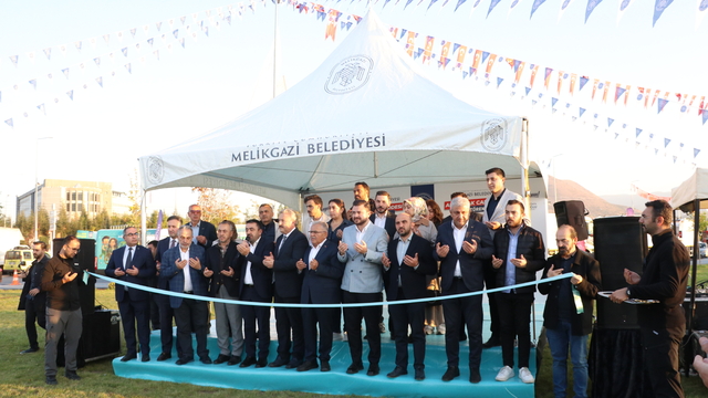 Melikgazi Belediyesi, filosuna kattığı yeni araçları tanıttı