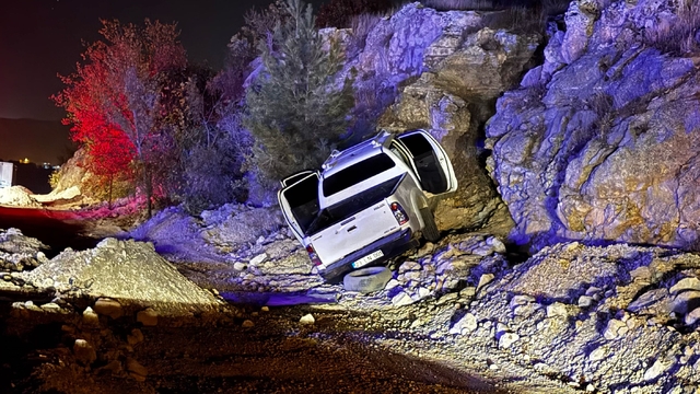 Mardin'de trafik kazasında pikapta sıkışan sürücü UMKE personelince kurtarıldı