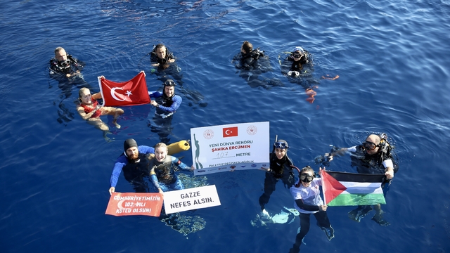 Şahika Ercümen, değişken ağırlık paletsiz dalışta dünya rekorunu geliştirdi