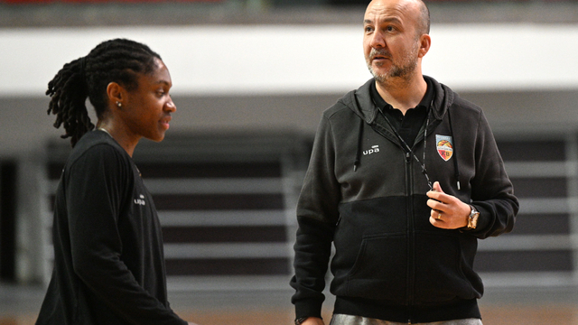 Kayseri Basketbol Başantrenörü Emre Özsarı, takımın sergilediği oyundan memnun