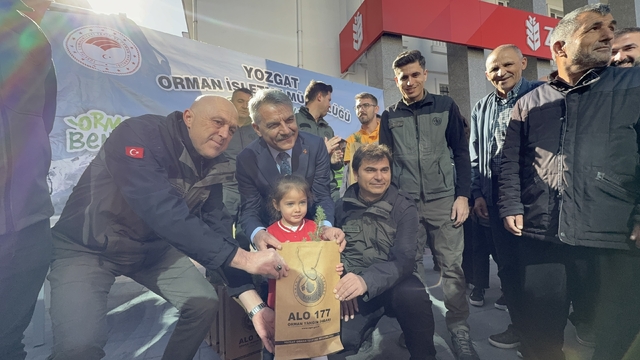 Yozgat'ta vatandaşlara fidan dağıtıldı