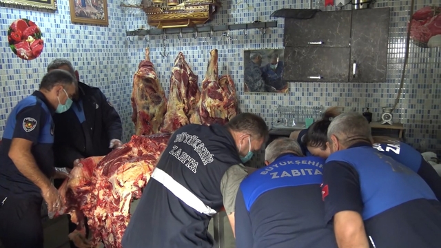 Şanlıurfa'da 1 ton bozuk et ele geçirildi