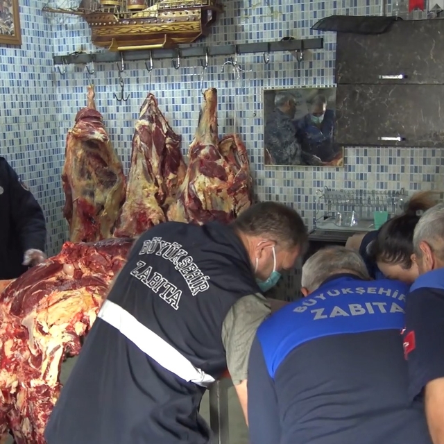 Şanlıurfa'da 1 ton bozuk et ele geçirildi