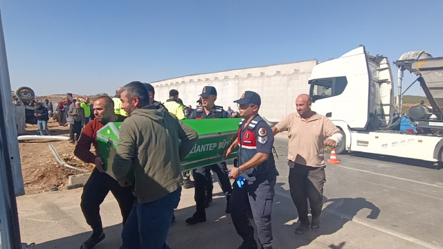 Otomobil ile kamyonet çarpıştı: 1 ölü, 1 yaralı