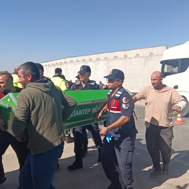 Otomobil ile kamyonet çarpıştı: 1 ölü, 1 yaralı