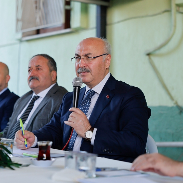 Adana Valisi Yavuz Selim Köşger, vatandaşlarla bir araya geldi