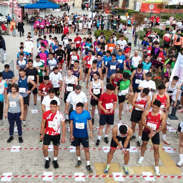 Türkiye Oryantiring Şampiyonası 1. Kademe ve Bayrak Yarışları, Edirne'de ba...