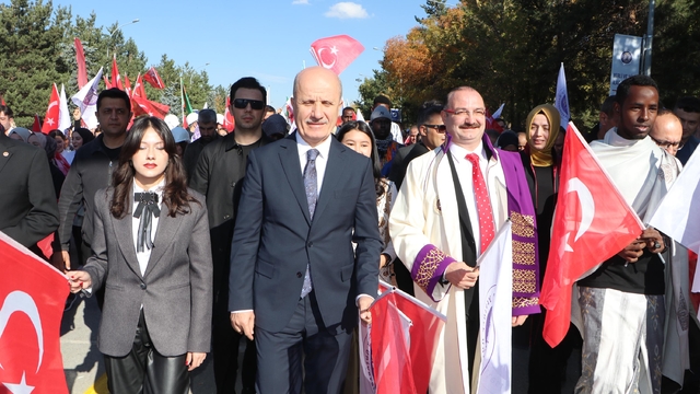 Üniversite öğrencilerine yaz okullarıyla erken mezuniyet şansı