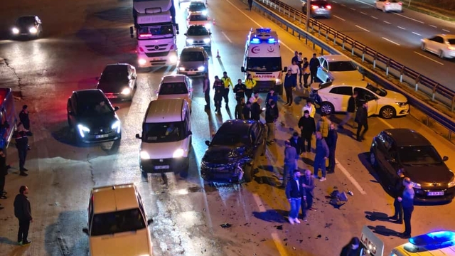 Bursa'da meydana gelen zincirleme kazada 2 kişi yaralandı