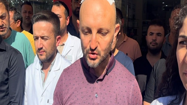 Eczacı teknisyenine sopayla saldıran şüpheli tutuklandı; darp anı kamerada