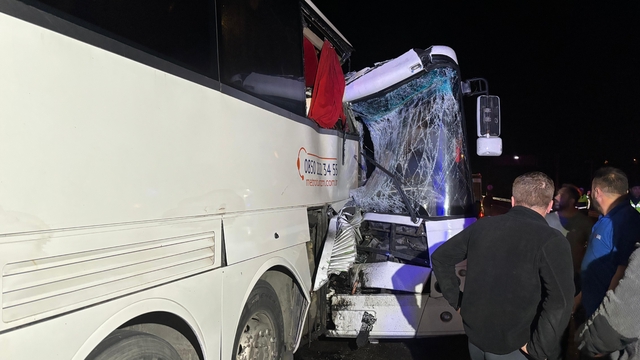 Sinop'ta iki otobüsün çarpıştığı kazada 12 kişi yaralandı