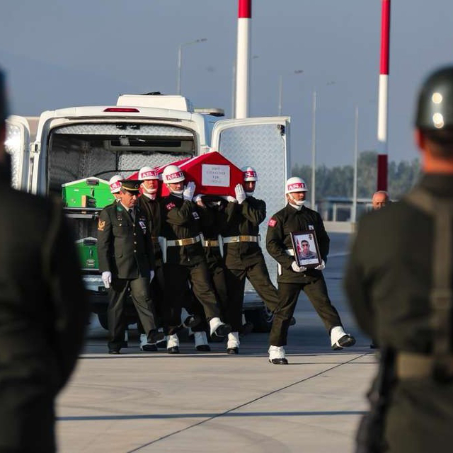 Eğitim sırasında şehit olan askerin cenazesi, törenle memleketine uğurlandı