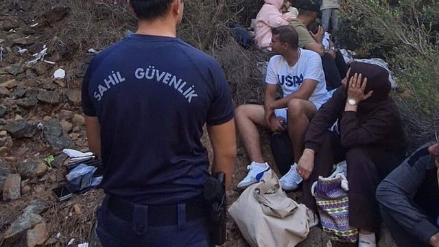 Fethiye'de 59 kaçak göçmen ile 3 organizatör şüphelisi yakalandı