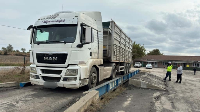 Edirne'de taşıma sınırını aşan kamyon sürücüsüne 51 bin 26 lira ceza