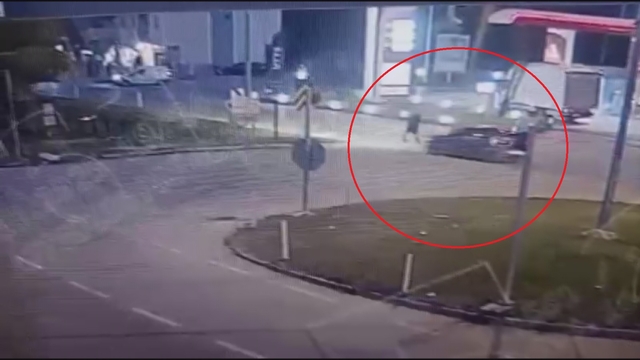 Yolun karşısına geçerken otomobilin çarptığı yaya öldü