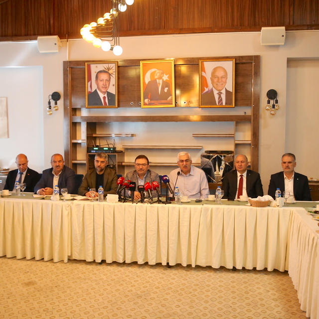 AK Parti İl Başkanlığınca kentteki yatırımlarla ilgili basın toplantısı düz...