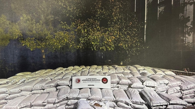 Ankara'da 12 ton 900 kilogram kaçak tütün ve 15 milyon 640 bin makaron ele geçirildi