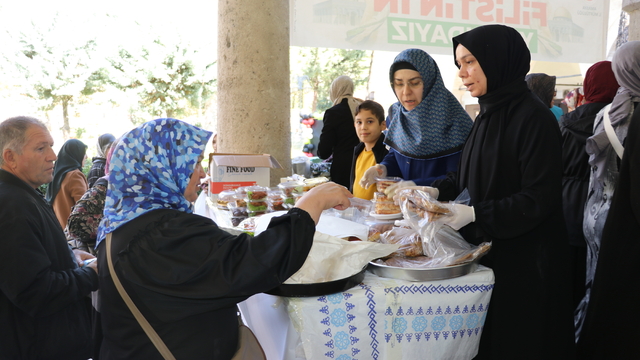 Amasya'da Filistin için hayır çarşısı açıldı