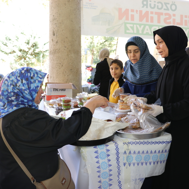 Amasya'da Filistin için hayır çarşısı açıldı