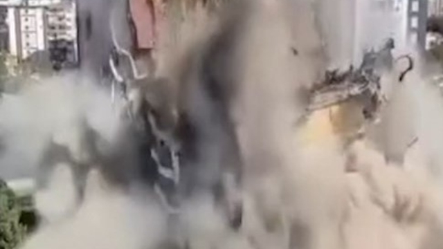 Diyarbakır'da 11 katlı bina, yıkım sırasında çöktü