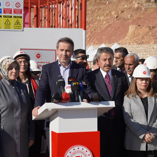 Bakan Bayraktar: Kendi petrolünü, doğal gazını üreten Türkiye, çok daha güç...