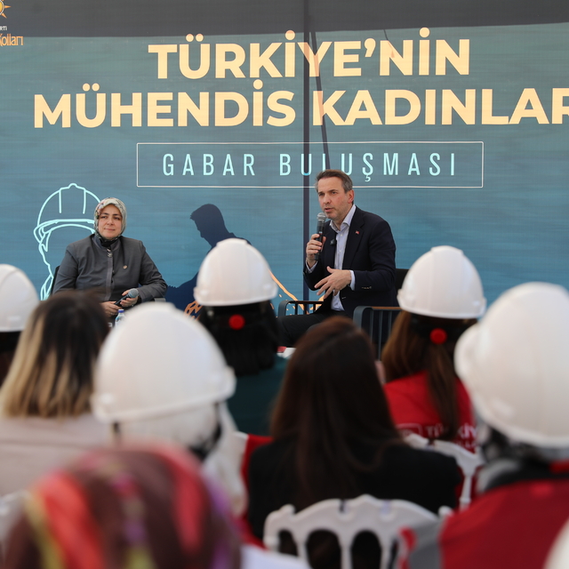 Bakan Bayraktar, Gabar'da Türkiye'nin farklı illerinden gelen 73 kadın mühe...