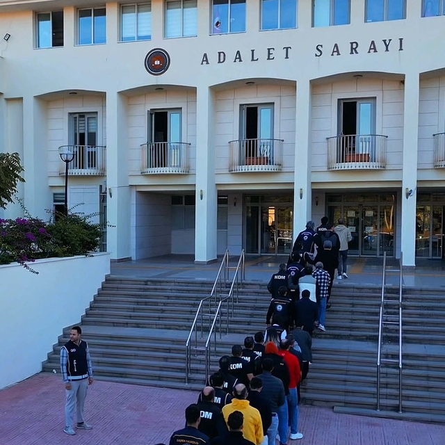 Muğla'nın Bodrum ilçesi merkezli 4 ilde göçmen kaçakçılığı operasyonunda 13...