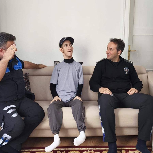 Özel gereksinimli Samet'in polis üniforması giyme hayali gerçek oldu