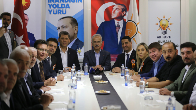 Ulaştırma ve Altyapı Bakanı Uraloğlu, AK Parti Elmalı ve Korkuteli ilçe teşkilatıyla buluştu