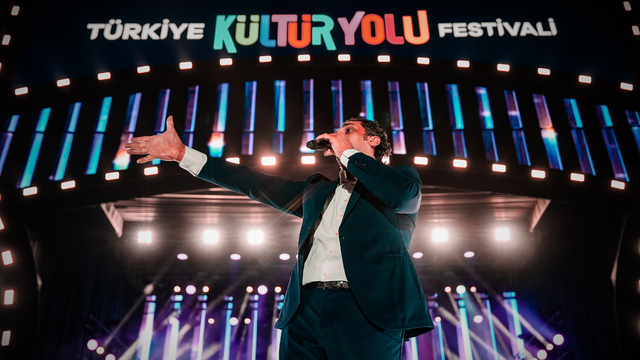 Bayhan, Diyarbakır Kültür Yolu Festivali'nde konser verdi