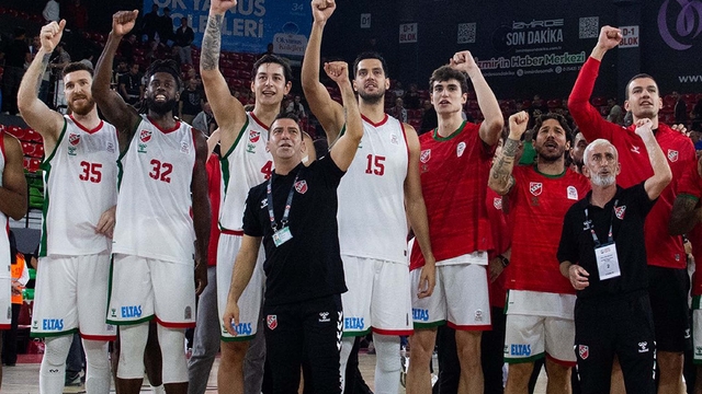 Karşıyaka potada Anadolu Efes'e karşı