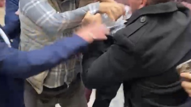 CHP kongresinde partililerle gazeteciler arasında gerginlik