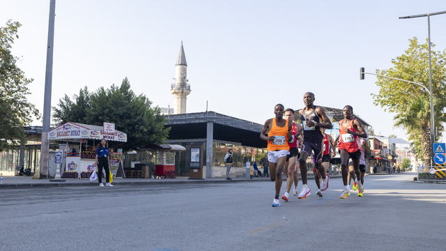 Uluslararası Tarsus Yarı Maratonu koşuldu