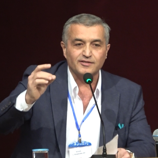 Sivas'ta CHP kongresinde gerginlik