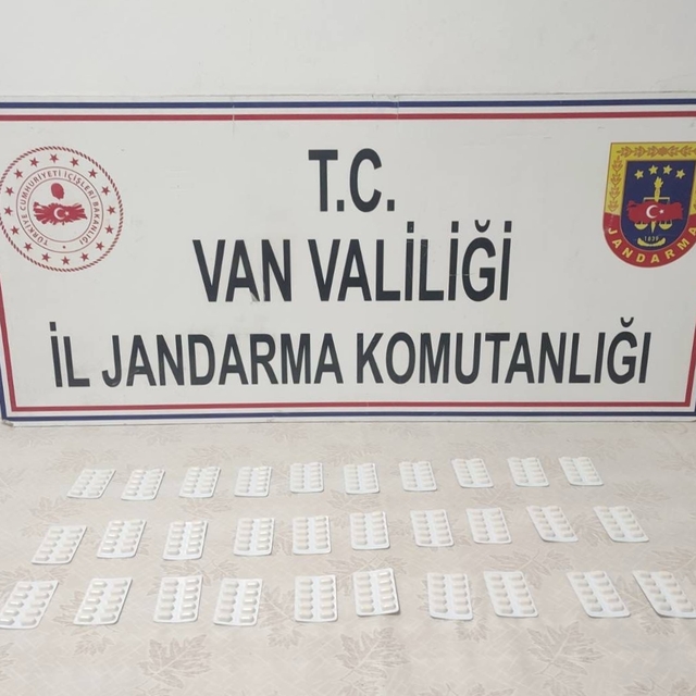 Hakkari'de 999 gram uyuşturucu ele geçirildi