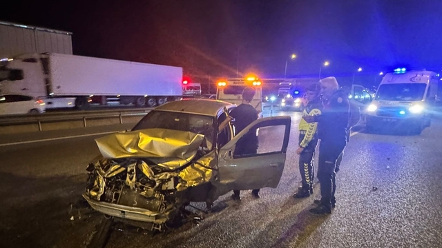 Osmaniye'de bariyere çarpan otomobilin sürücüsü yaralandı
