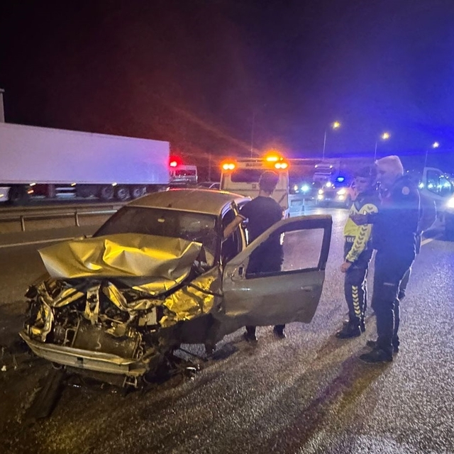 Osmaniye'de bariyere çarpan otomobilin sürücüsü yaralandı