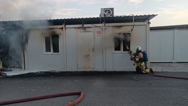 Kahramanmaraş'ta konteyner okulda çıkan yangında 4 sınıf zarar gördü