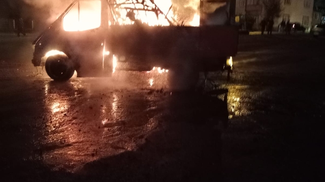 Tekkeköy'de park halindeki otomobil yandı